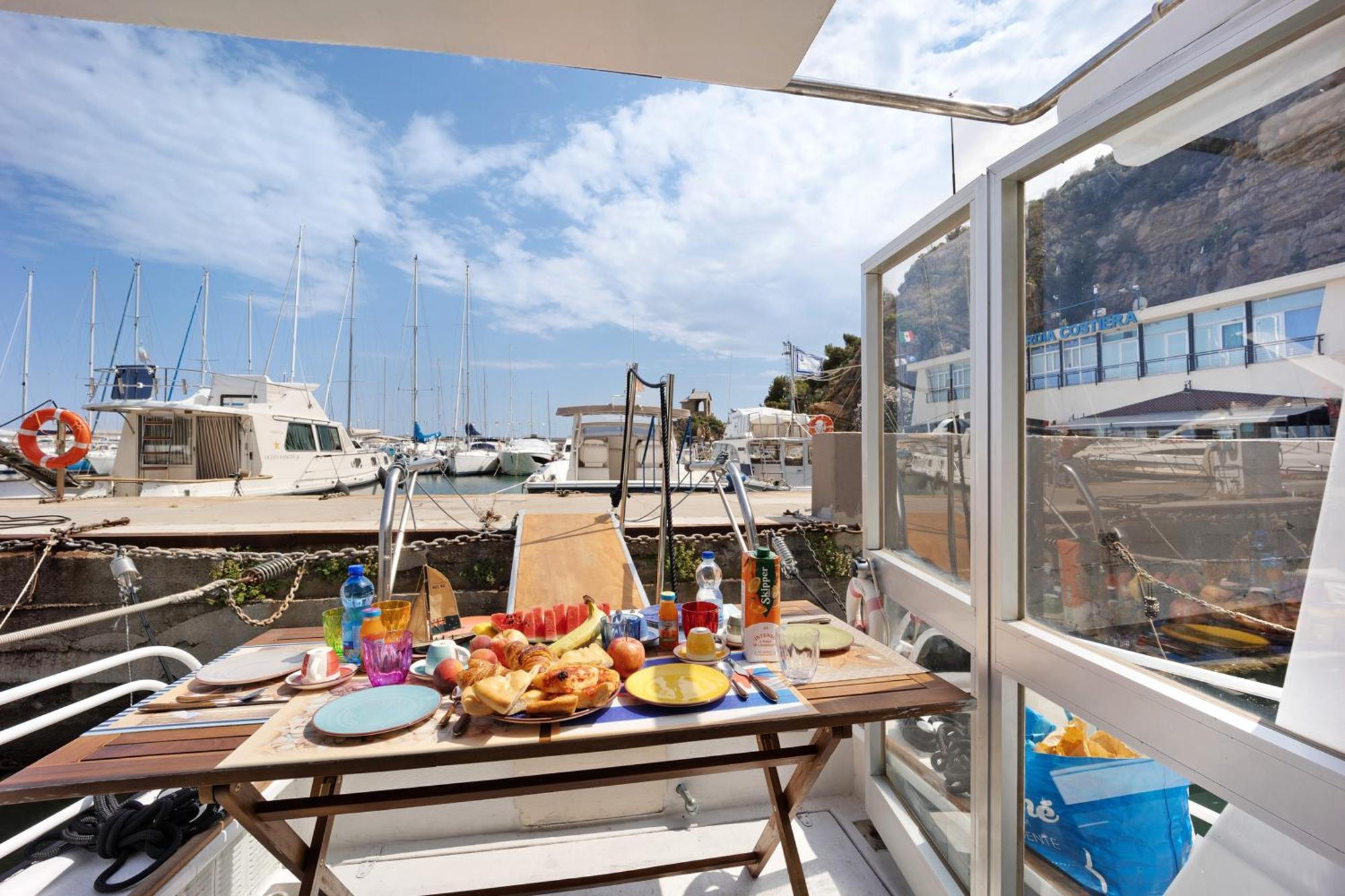 Aloha Jak'S Boat Alassio Exterior photo
